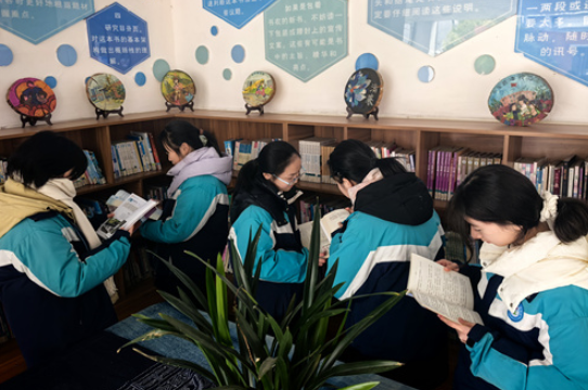 新晃县思源实验学校：图书“漂流”动起来，墨香沁润“阅”不停