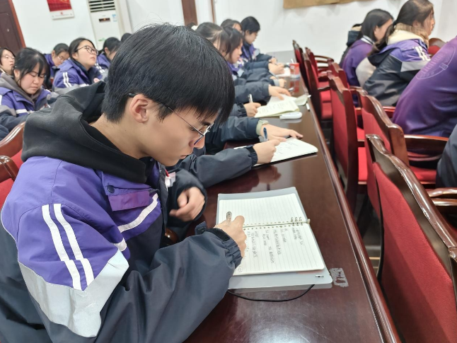 益阳市箴言中学：党建引领强根基 团建赋能育新苗