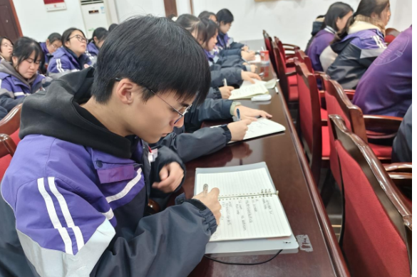 益阳市箴言中学：党建引领强根基 团建赋能育新苗