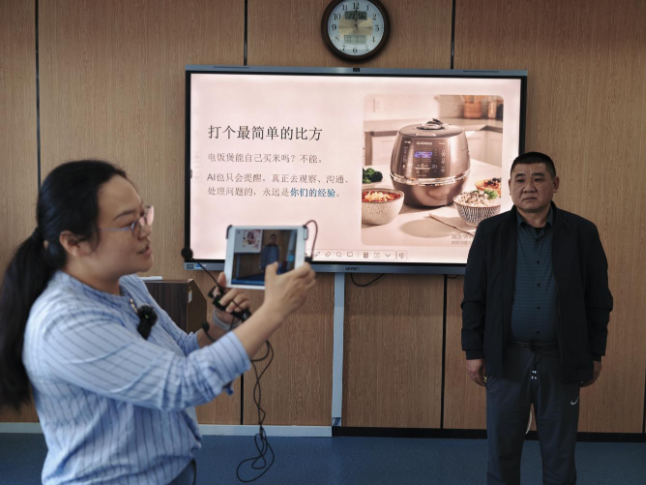 益阳医专：技能培训“扶上马” 公益课堂“送一程”  