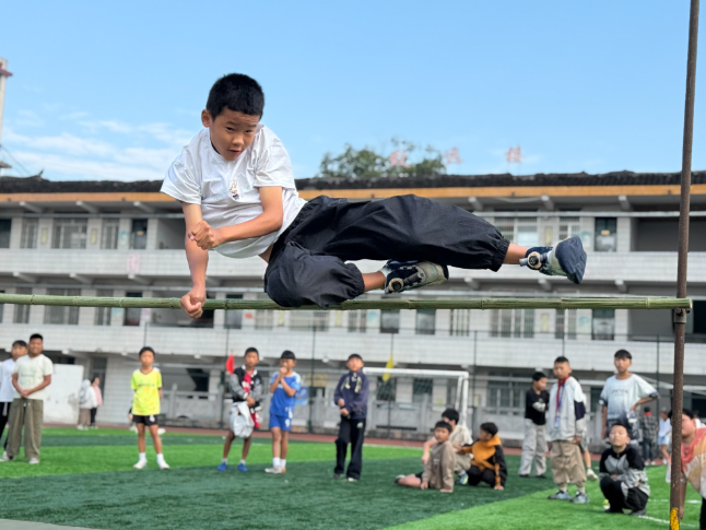 赛场跃动少年志，保靖县毛沟小学田径盛会开启