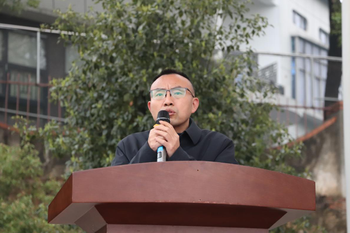 书记校长开学第一讲 | 衡阳市衡钢中学郭平贵：以健康为基 以创新为帆 做最好的自己