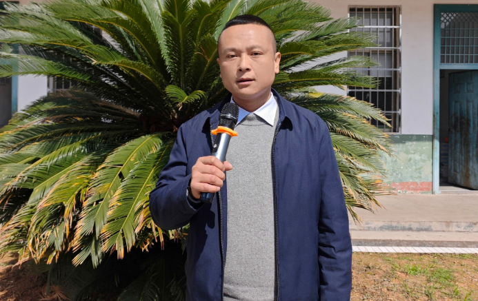 书记校长开学第一讲丨衡阳县曲兰镇桐梓中学聂东武：策马春风启新程，笃行实干向未来