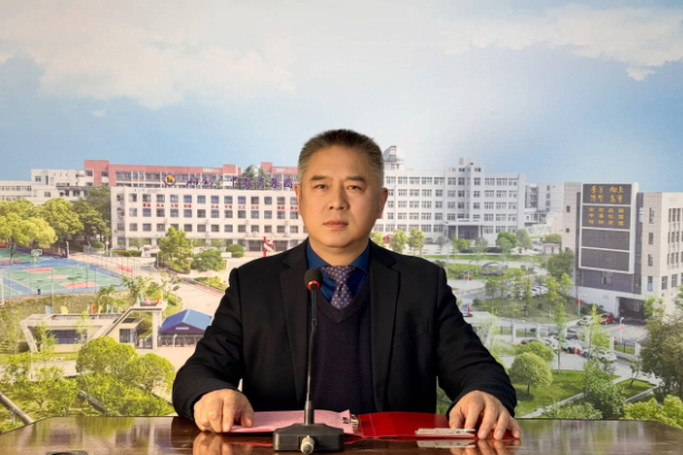 书记校长开学第一讲 | 湘钢一中教育集团市十二中向文华：以确定之力，应答时代之变