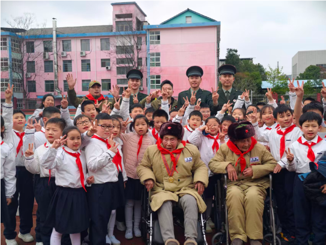 开学第一讯 | 邵东城区四完小：给学生植入爱国的“金种子”