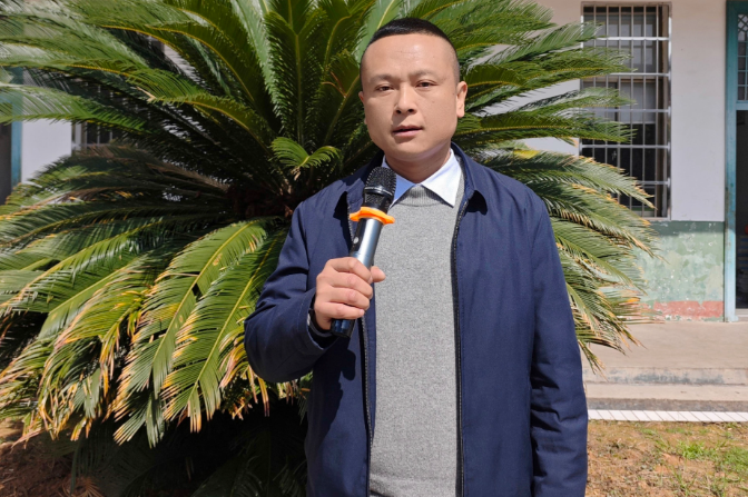 书记校长开学第一讲丨衡阳县曲兰镇桐梓中学聂东武：策马春风启新程，笃行实干向未来