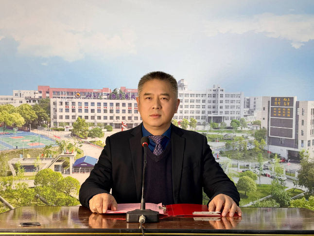 书记校长开学第一讲 | 湘钢一中教育集团市十二中向文华：以确定之力，应答时代之变