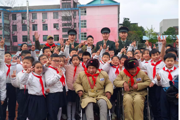 开学第一讯 | 邵东城区四完小：给学生植入爱国的“金种子”