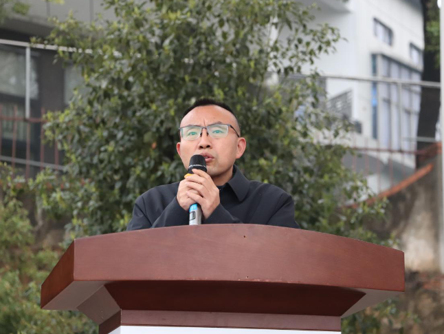 书记校长开学第一讲 | 衡阳市衡钢中学郭平贵：以健康为基 以创新为帆 做最好的自己