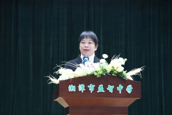 书记校长开学第一讲 | 湘潭市益智中学刘虹霞：以爱立心以智培根 守正育人向新而行