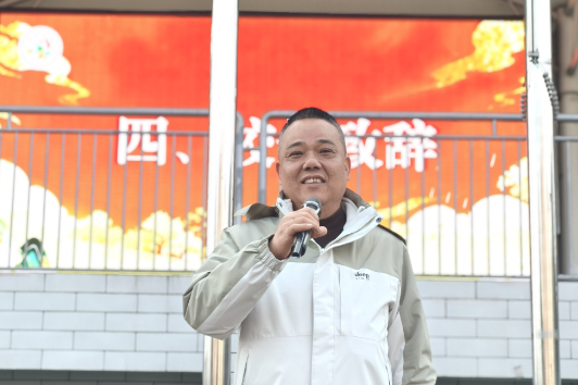 书记校长开学第一讲 | 南县实验学校吴正强：策马扬鞭新学期，奋蹄疾驰向未来