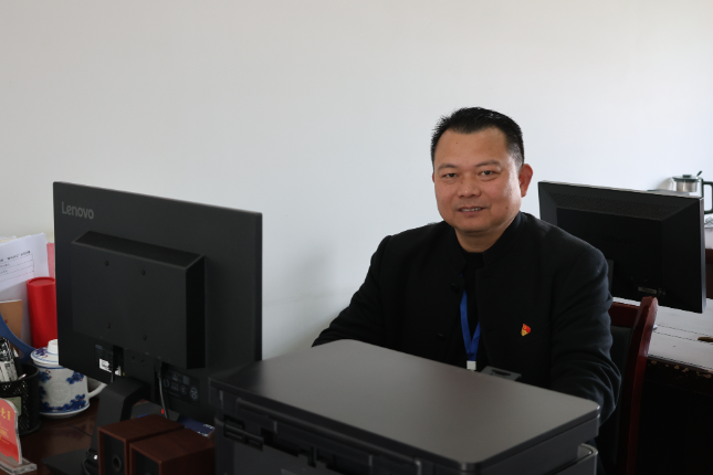 书记校长开学第一讲 | 南县城西中学教育集团杨平：策马扬鞭，追梦“飞驰人生”