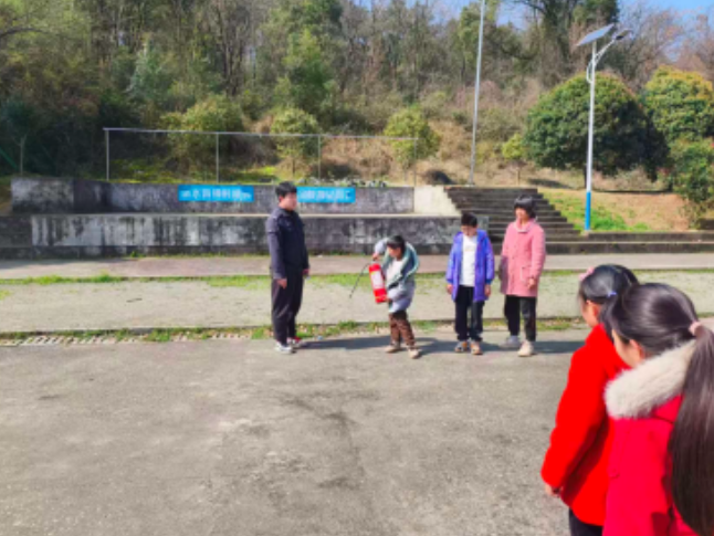 永州市零陵区湾夫学校：一所乡村学校，和它的1分05秒答案