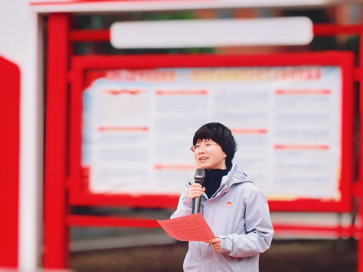 南县五小教育集团党总支书记 姚建红.jpg