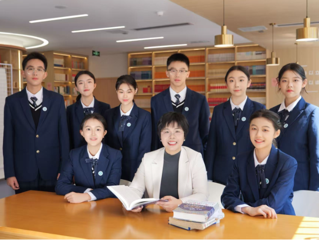 书记校长开学第一讲 | 长沙市华益中学、长沙华夏学校陈婧：向美而行 在AI时代守护人性的光芒