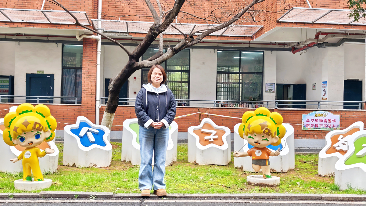 资阳区马良学校党支部书记、校长 钟蓉.png 资阳区马良学校党支部书记、校长 钟蓉.png