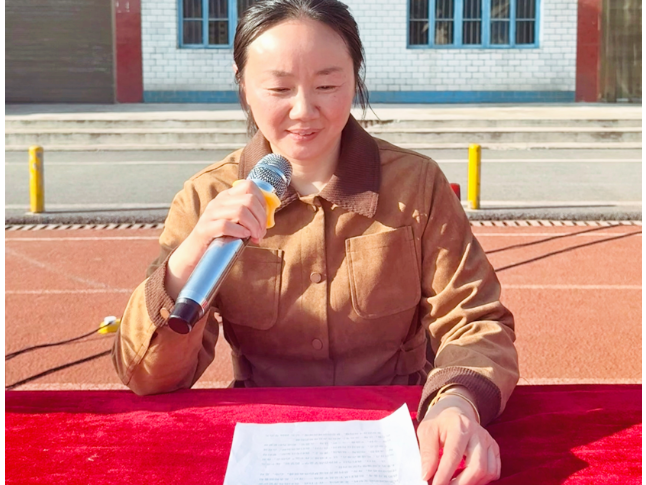 书记校长开学第一讲 | 桃江县灰山港镇中心学校刘淑冬：以龙马精神破风浪，用少年意气写华章