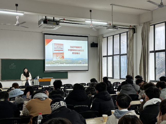 湘潭理工学院党委书记赵婵深入思政课堂“推门听课”