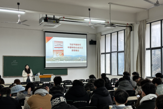 湘潭理工学院党委书记赵婵深入思政课堂“推门听课”