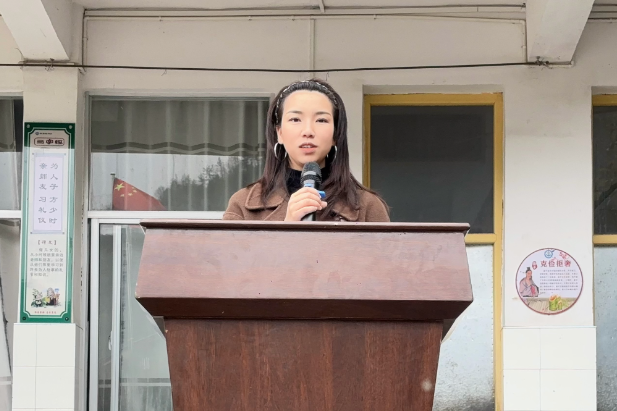 书记校长开学第一讲 | 安化县南金乡完小周翠萍：珍惜当下，奋力向前