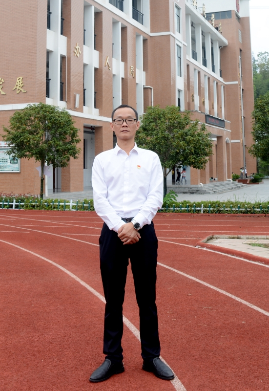 桃江县高桥镇小山湾学校党支部书记、校长 刘灿.png