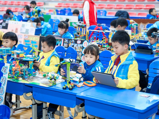 机器人“炫技”，无人机“起舞”！湘江新区科创少年比拼数字素养