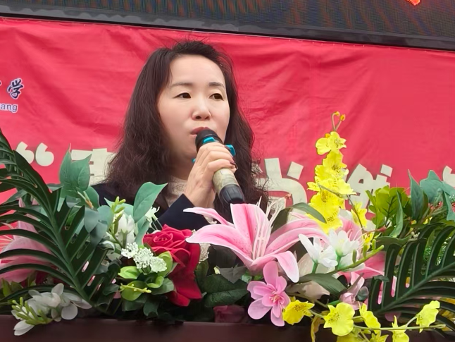 书记校长开学第一讲 | 衡阳市逸夫中学刘玲芝：“逸”马当先  大展功“夫”