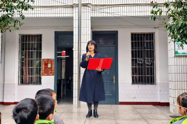 书记校长开学第一讲 | 衡阳市珠晖区泉溪村小学教育集团罗宇雨：以春为序启新程，笃行不怠向未来