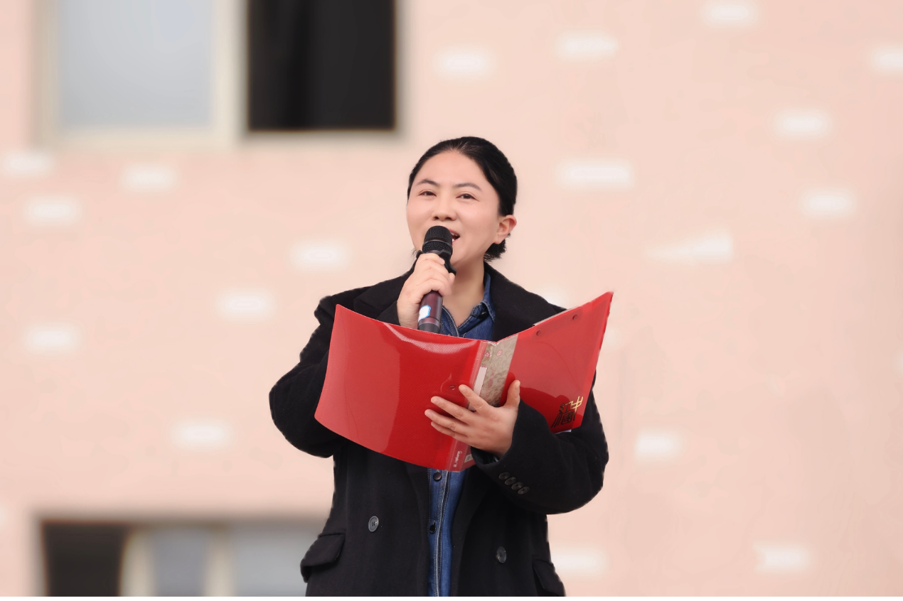 书记校长开学第一讲 | 湘潭县云龙小学朱红果：策马春风里，做向上、向善、向阳的追“锋”少年