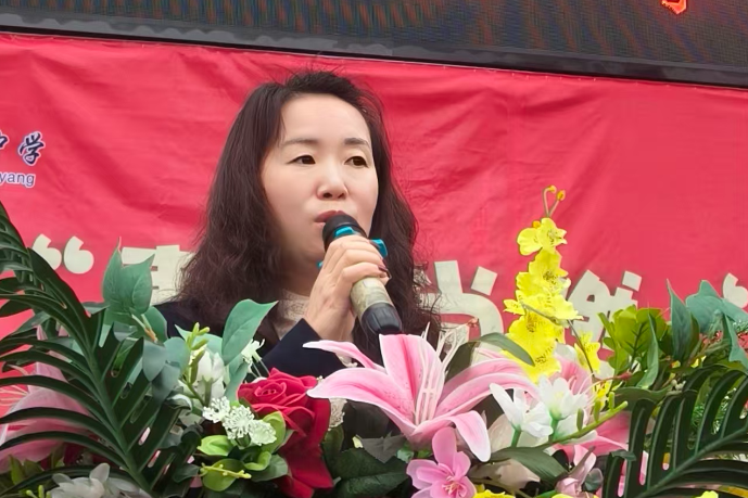 书记校长开学第一讲 | 衡阳市逸夫中学刘玲芝：“逸”马当先  大展功“夫”