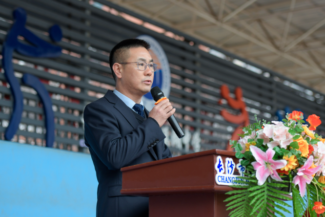 书记校长开学第一讲 | 长郡梅溪湖中学何俊：无健康，不成长