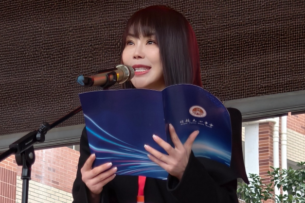 书记校长开学第一讲 | 长沙市明德天心中学康菲：在奔腾的时代里，做自己的“奇迹”