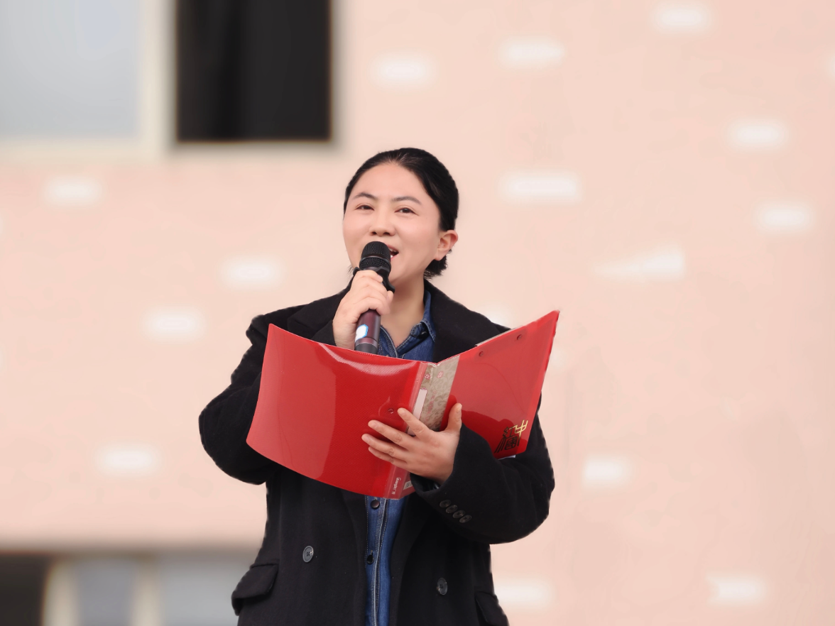 书记校长开学第一讲 | 湘潭县云龙小学朱红果：策马春风里，做向上、向善、向阳的追“锋”少年