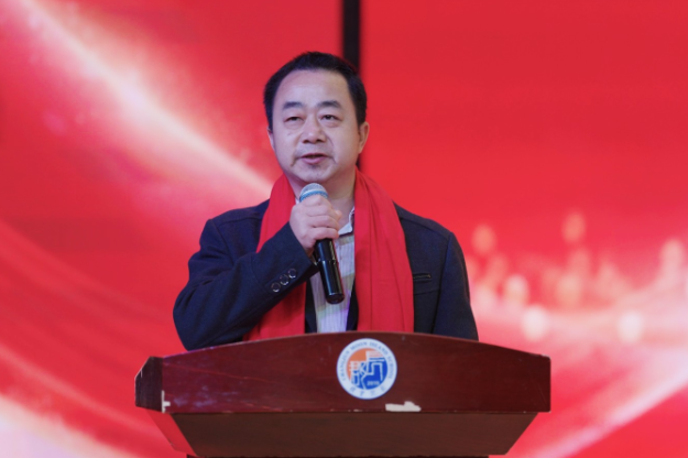 书记校长开学第一讲 | 长郡月亮岛学校颜翊：龙马精神启新岁，少年骑士向未来