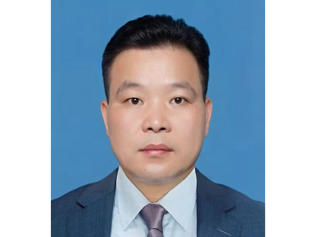 书记校长开学第一讲 | 沅江市南洞庭实验学校杨建新：智能翩跹蕴国风，骐骥驰骋启新程