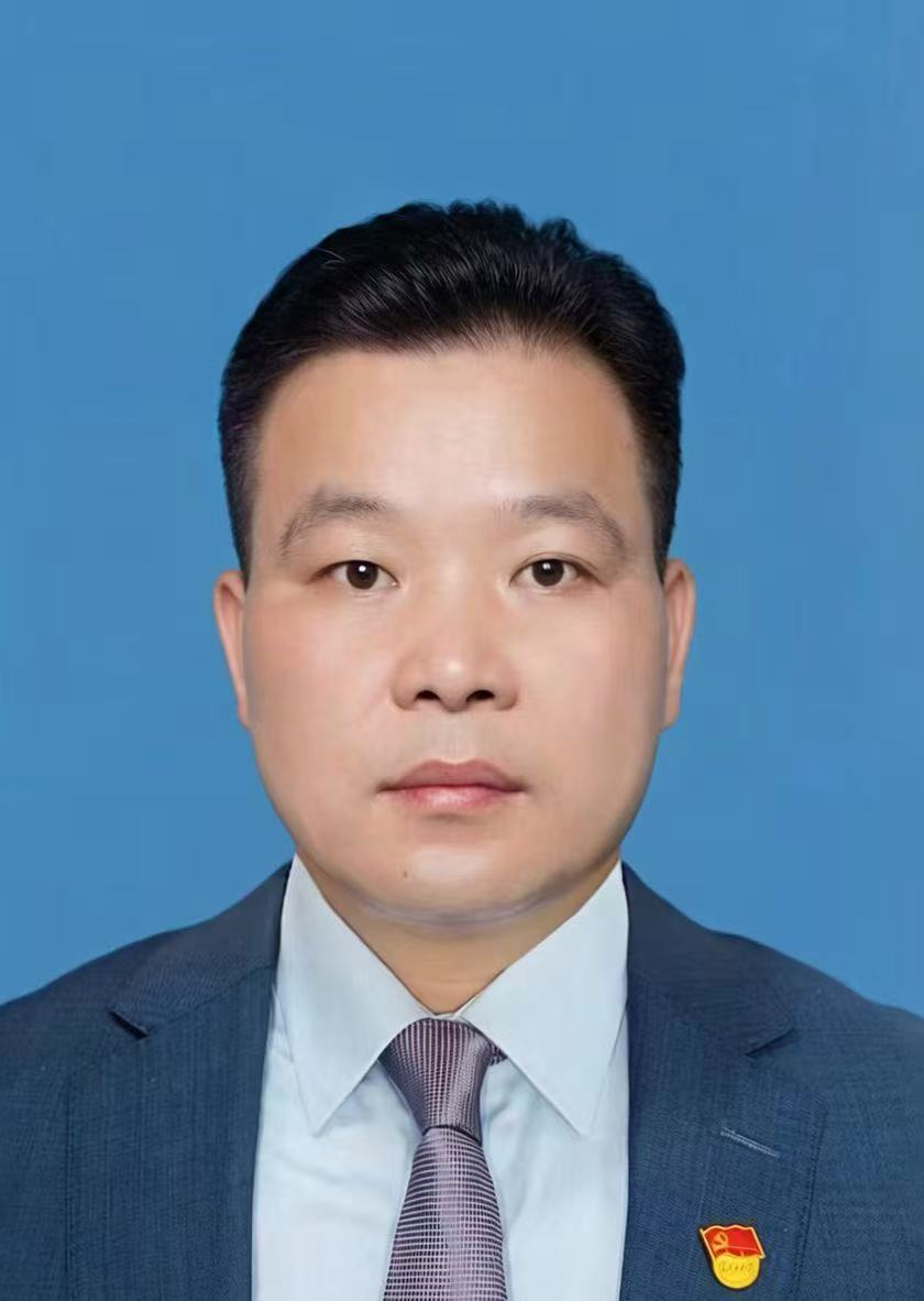 沅江市南洞庭实验学校校长 杨建新.png