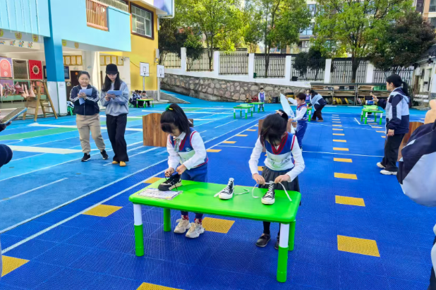 张家界市武陵源区索溪中心幼儿园：硬核奖品励成长，萌娃秀出自理硬实力