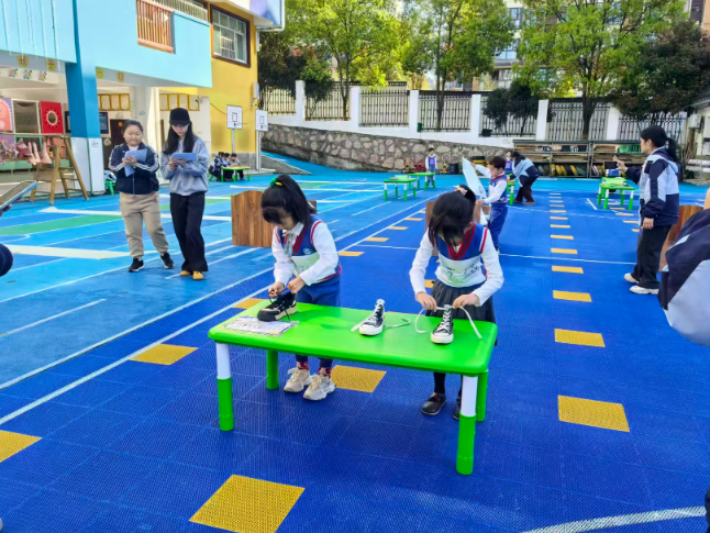 张家界市武陵源区索溪中心幼儿园：硬核奖品励成长，萌娃秀出自理硬实力