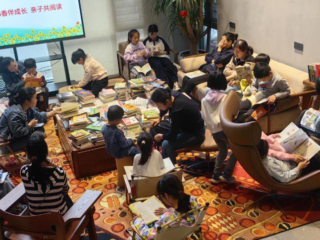 衡阳县：乡村书屋润童心，亲子阅读伴成长