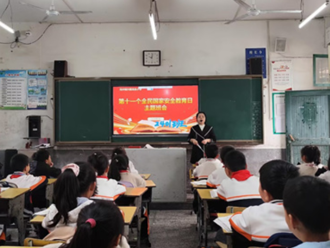 新晃：线上线下齐发力 安全护航伴成长