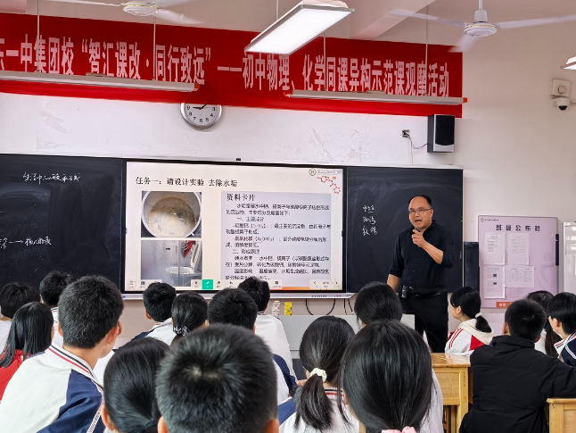 【书记校长谈治校】秦强辉：锚定课堂主阵地 躬身实干推改革
