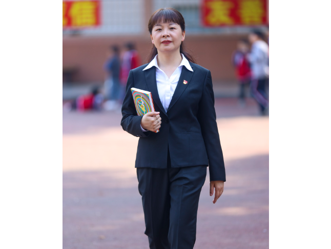 书记校长说·规范管理 | 益阳市赫山区桃花仑小学教育集团校长谢芳：以规范管理筑基 以优质均衡育人