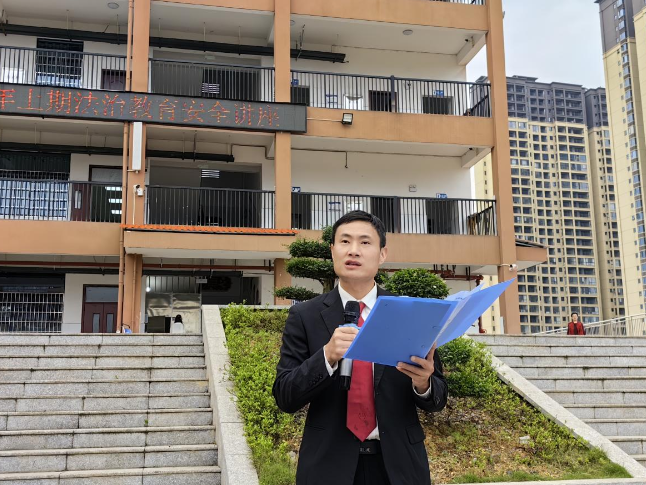 嘉禾七中开展法治教育安全讲座
