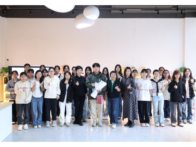 湖南女子学院读书分享会邀“00后”作家共赴文字之约