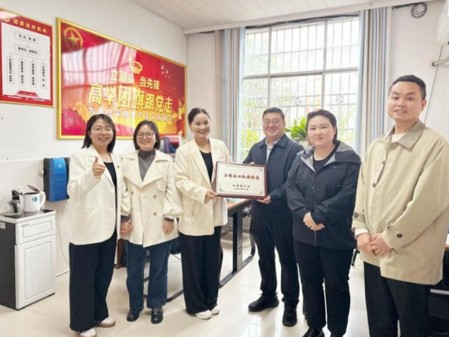 团旗所向 青春当燃——龙山县皇仓中学团委荣获“全国五四红旗团委”纪实