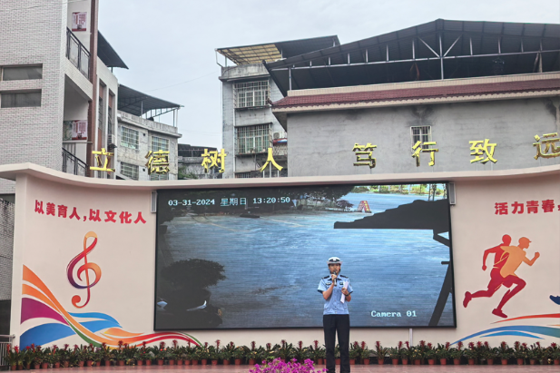 凤凰县第二中学：交警进校园开展警示宣教