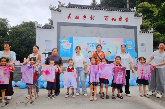 芷江：家校社共育温暖童心 欢乐就在家门口