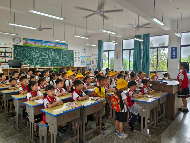嘉禾县第二幼儿园：沉浸式探访小学，把向往种进童心