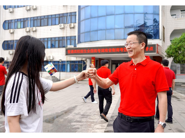衡南县二中暖心送考 学子奔赴考场逐梦