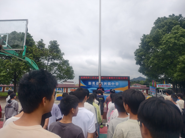 新晃：紧抓安全与德育 “五老”护航暑期 
